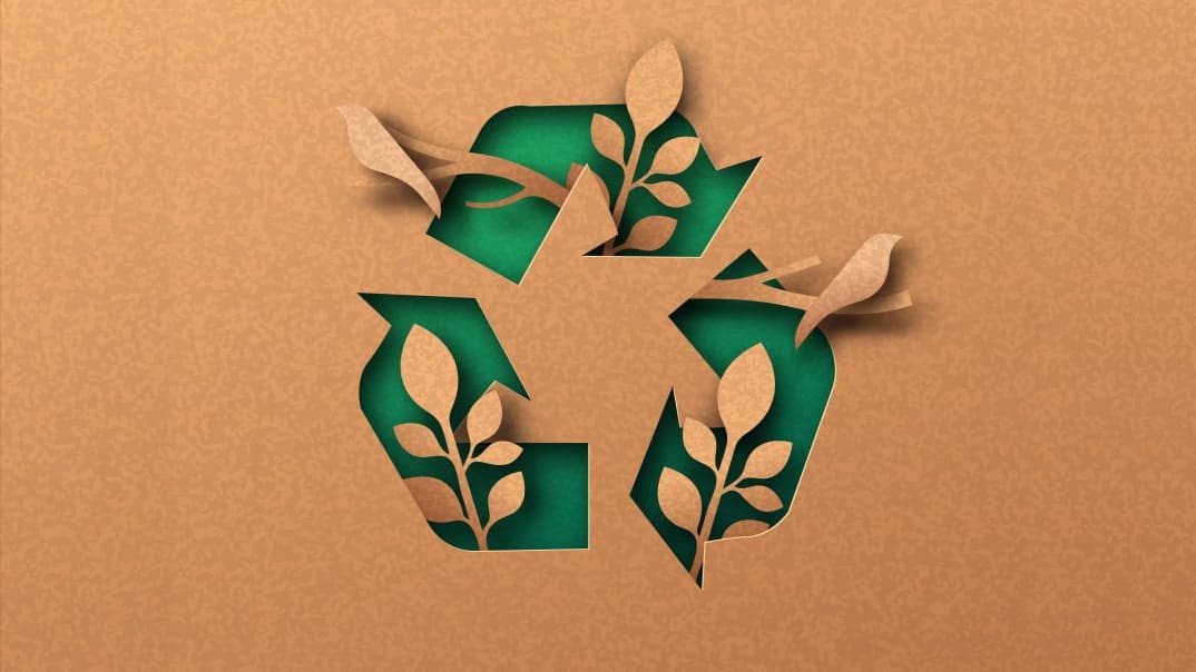 Papel ecológico con el símbolo del reciclaje troquelado.